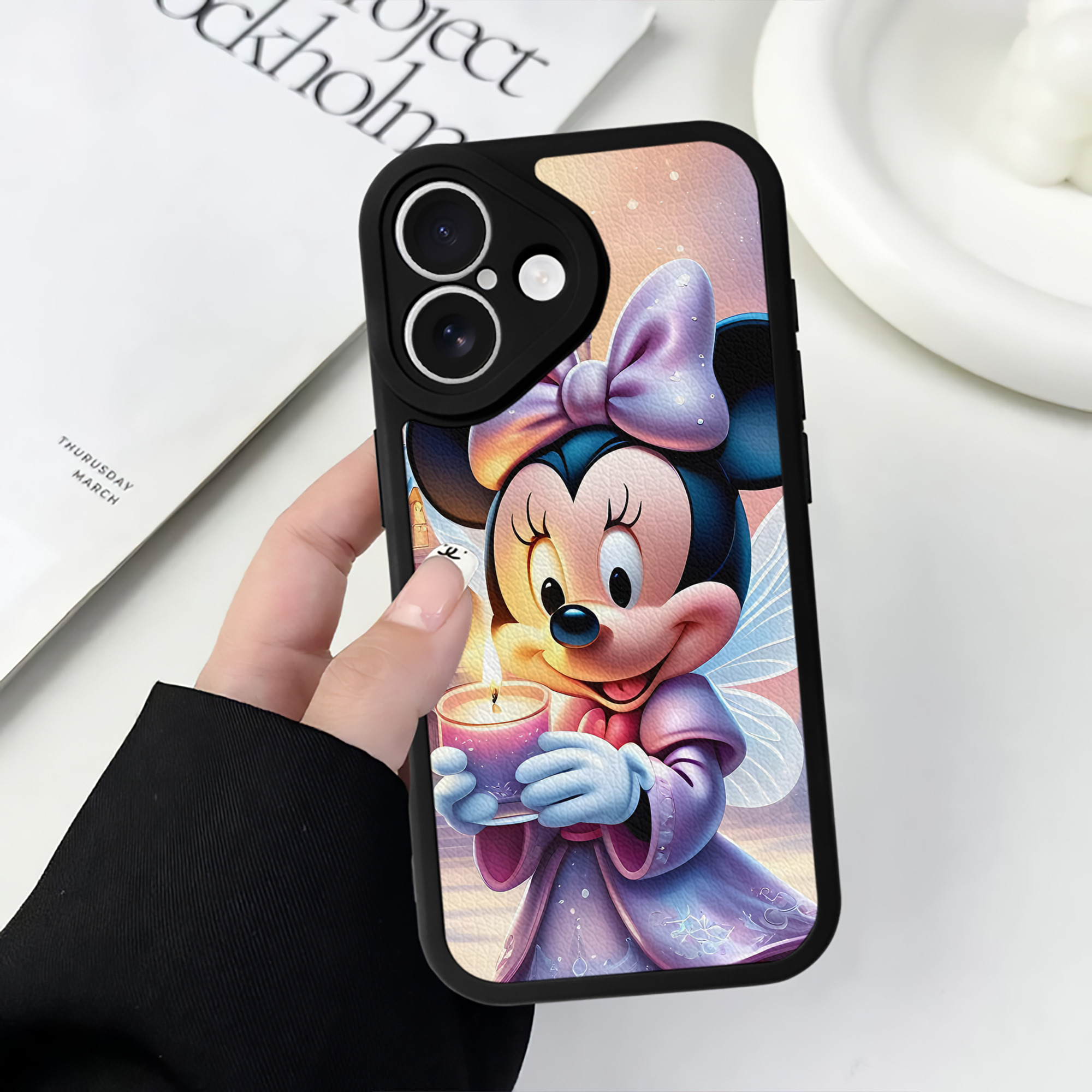 （画像用） ミッキーマウス Mickey Mouse 【iPhone 16シリーズ対応】シリコンスマホケース（レザー調） 材質：シリコン